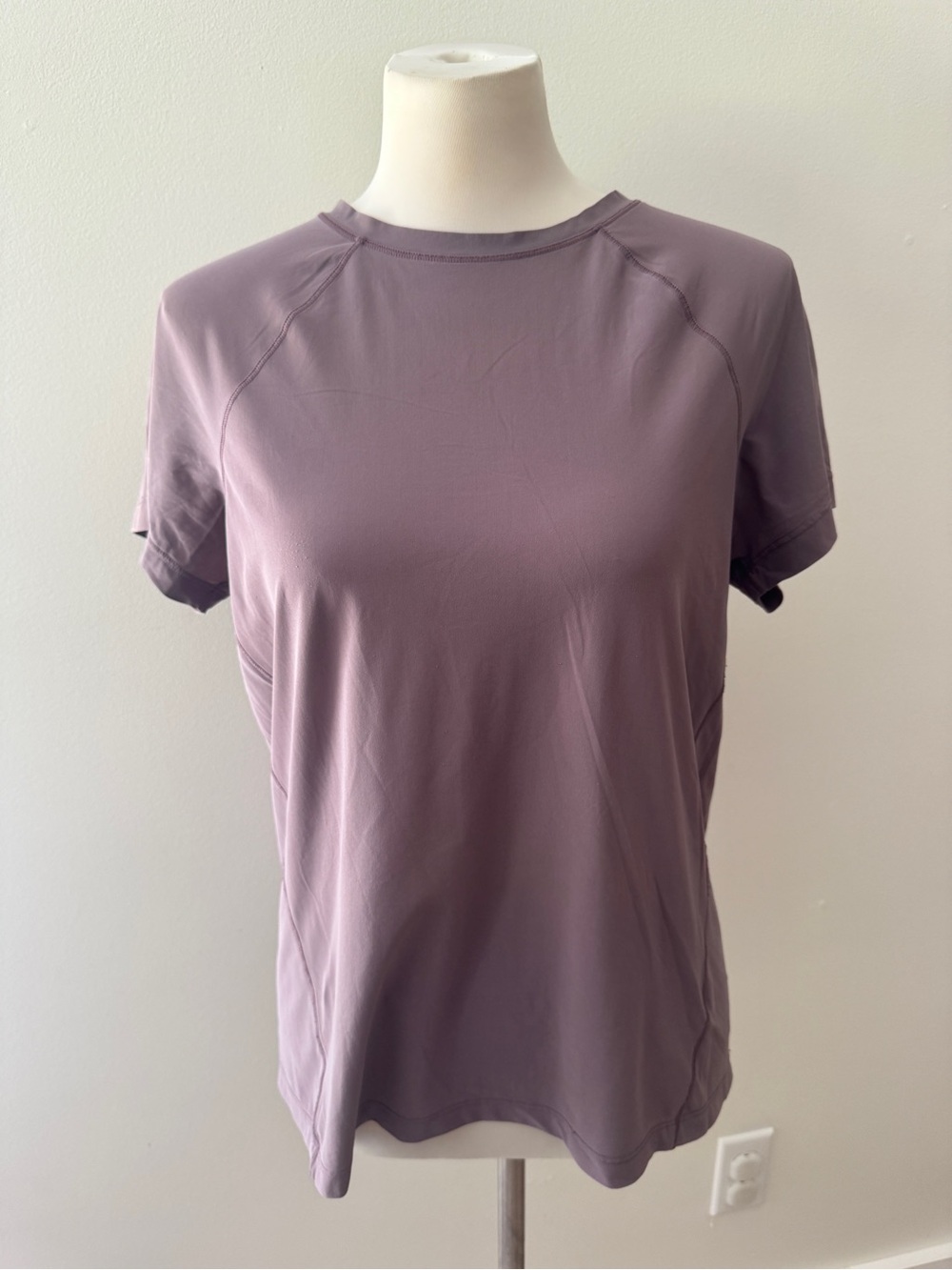 Athleta Women’s Athletic Workout T-Shirt Purple Gray Size Medium Dusty mauve